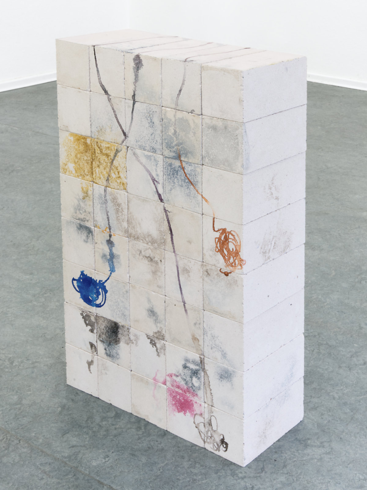  “choerrep” – mixed media, stone, 57 x 90 x 24 cm 